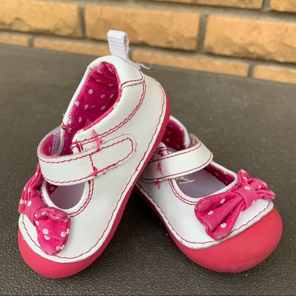 Healthtex baby Hard-sole Little Walkers with Bow - Picture 1 of 6